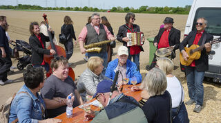 Die Musiker-Initiative Lampertheim war als Walking Act unterwegs, um die Gäste zu unterhalten.
