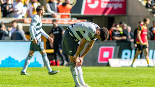 Der ehemalige Zweitligist SV Sandhausen - hier Alexander Fuchs - steht nach dem 1:2 in Dresden kurz vor dem Abstieg in die Regionalliga. Jetzt kommt es darauf an, wie sich der SV Waldhof Mannheim und VfB Stuttgart II am Sonntagabend trennen.