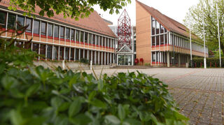 Das Hirschberger Rathaus wurde 1993 eingeweiht. Es sollte identitätsstiftend sein für die erst 1975 neu gebildete Fusionsgemeinde.