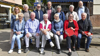 Einige der Macher von „Wallstadt aktuell“, untere Reihe von rechts Gründer Lothar Mark und die langjährige Redakteurin Claudia Schöning-Kalender.