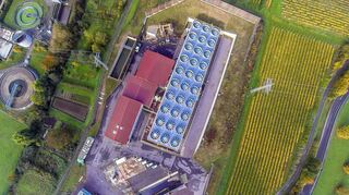 Das Geothermie-Kraftwerk von Vulcan Energy in Insheim in der Pfalz von oben: Mehrere ähnliche Anlagen sollen auch im Großraum Mannheim entstehen.