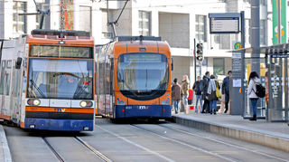 Wegen Veranstaltungen am 1. Mai in Mannheim entfallen einige Straßenbahnhaltestellen. Auch der Bahnhof ist betroffen.