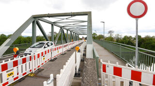 Der Fuß- und Radweg auf der Ilvesheimer Feldwegbrücke (rechts) ist gesperrt und das wird auch für längere Zeit noch so bleiben.