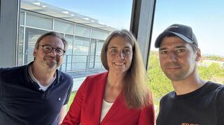 Unterhalten sich im Podcast "Mensch Mannheim" über Mannheims Müllentsorgung: Timo Schmidhuber (l.) und Florian Karlein mit Alexandra Kriegel.
