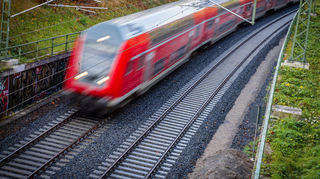 Die Bahn steht aktuell unter anderem wegen neuer Personalprobleme im Stellwerk Ludwigshafen in der Kritik.