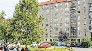 Nicht übriggeblieben: Wo einst in Berlin Hitlers Reichskanzlei und sein Führerbunker lagen, befinden sich heute ein Parkplatz und ein Wohnblock.