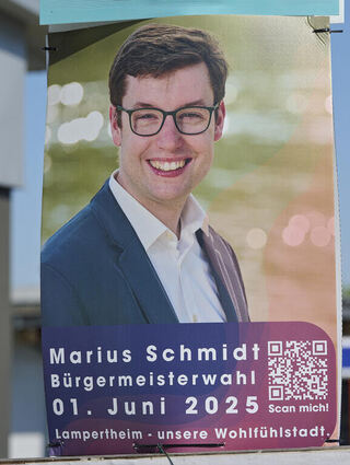 Die SPD hat Marius Schmidt ins Rennen um das Bürgermeisteramt geschickt – auch wenn das seinen Plakaten am Straßenrand nicht anzusehen ist.