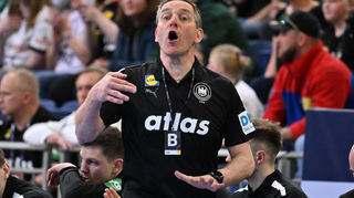 Bundestrainer Alfred Gislason freut sich über die vielen jungen Spieler im Team.