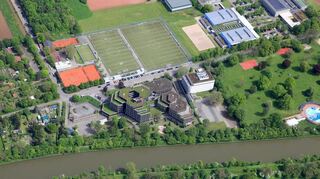 Besondere Architektur: Das ehemalige Springer-Verlagsgebäude in der Heidelberger Tiergartenstraße von oben.