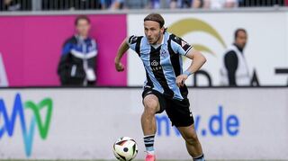 Den Ball am Fuß, das Spiel im Blick: Angreifer Felix Lohkempergehört zu den verlässlichen Leistungsträgern beim abstiegsbedrohten SV Waldhof.