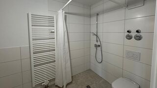 Barrierefreie Dusche in einer Erdgeschosswohnung.