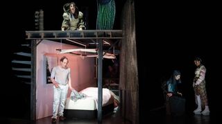 "Faust" nach Johann Wolfgang von Goethe in einfacher Sprache ist eine von 14 Schauspiel-Wiederaufnahmen, die auch in der kommenden Spielzeit am Nationaltheater zu sehen sind.