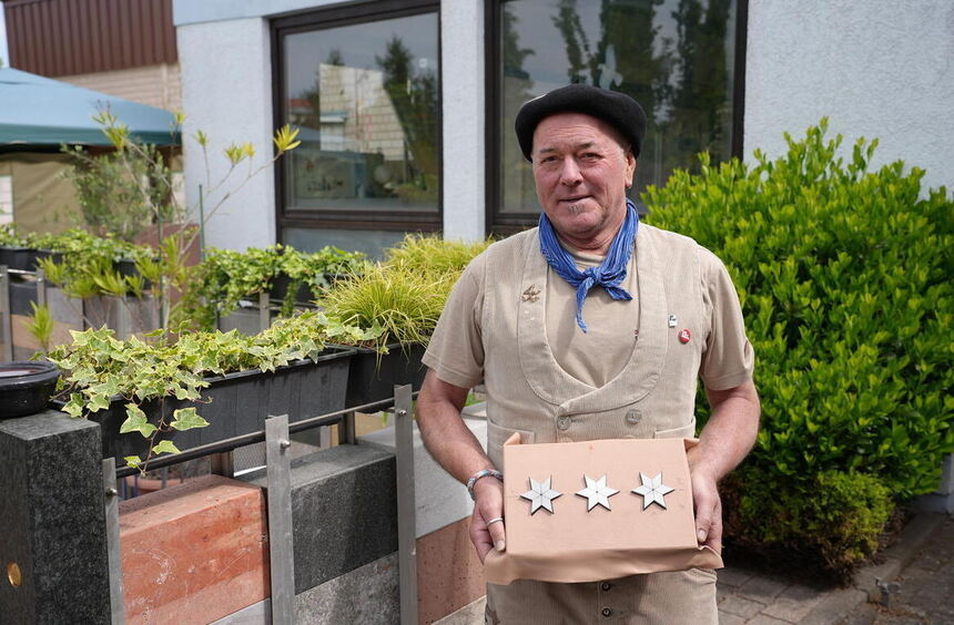Three stars for Rouven Laur: What the memorial plaque on Mannheim's ...