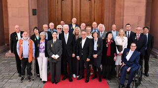 Verleihung des Verdienstordens des Landes Baden-Württemberg im Barockschloss Mannheim. DIe Geehrten beim Gruppenfoto.