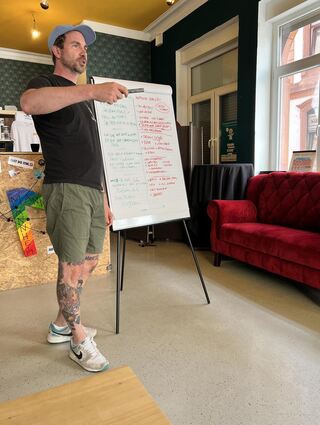 Handwerkszeug für Comedians: Improvisationstheaterleiter Jens Wienand zeigt den Weg von der normalen in die "komische Realität".