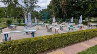 Auf dem Minigolfplatz in Ilvesheim gibt es auch eine Pit Pat Anlage. Dort spielt man eine Art Minigolf auf Tischen, man nutzt dafür einen Queue, wie man es aus dem Billard kennt.