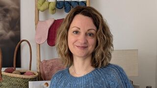 Die Mannheimer Designerin Helena Dell-Kolaschnik hat ein Woll-Label gegründet und kam auf die Idee, im Kino zu stricken.
