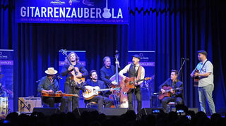 Gitarrenzauber 2025 in Lampertheim: Großes Finale mit allen Künstlern.