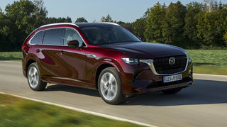 Ein mächtiges, fast fünf Meter langes Fahrzeug ist der neue Mazda CX-80 geworden - und bietet damit viel Platz für Familie oder Hobbys.