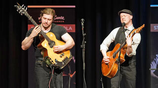 Zwei Tapping- und Slapping-Meister im Duett: Alexandr Misko (links), Petteri Sariola.