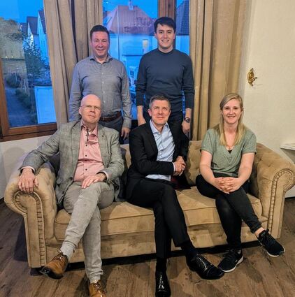 FDP-Vorsitzender Tobias Gieding (vorne M.) und sein Stellvertreter Christoph Gärtner (l.).