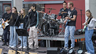 BSL 68, die Band der Biedensandschule, zeigt ihr musikalisches Können.