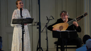Hohe Kunst: die Sopranistin Julia Leszhneva mit dem Lautenist Luca Pianca.