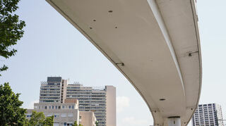 Die Hochstraße Süd ist eine wichtige Verkehrsader für die Region.