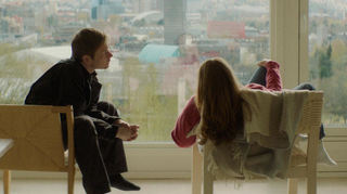 Jan Gunnar Røise und Siri Forberg in einer Szene des Films „Oslo Stories: Sehnsucht“.