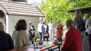 Sabine Engelmann, Rita Lamerth, Ines Steyrleuthner, Jutta Behrendt und Elke Leinenweber bei der Ausstellungseröffnung im Museum.