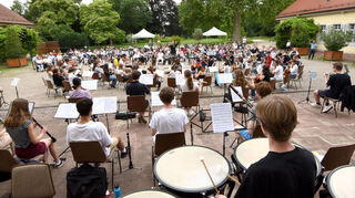 Konzert im Schlosshof: Im Juli 2021 gastierte das Jugend-Sinfonieorchester der Mannheimer Musikschule in Neckarhausen.