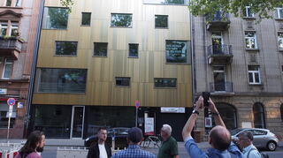 Ein positives Beispiel: Der Neubau in der Lange Rötterstraße 66 mit Wohnungen und Gewerbeflächen.