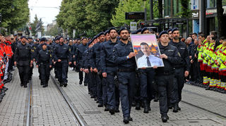 Die Stadt Mannheim will am 31. Mai mit einer Gedenkveranstaltung an Rouven Laur erinnern. Der Polizist wurde bei dem Attentat auf dem Marktplatz vor einem Jahr getötet.