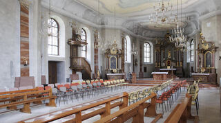 Die im sogenannten Landbarock erbaute Marienkirche wurde 1960 von Viernheimer Handwerkern renoviert.