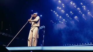Apache 207 beim Heimspiel in der SAP Arena. Bei Glücksgefühle hat der Rapper das neue Album „21 Gramm“ im Gepäck. Bild: Nik Muller