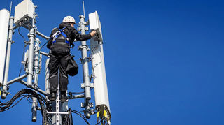 Immer mehr 5G-Masten gibt es in Deutschland. Trotzdem gibt es noch immer Funklöcher. Karmann Pa/dpa