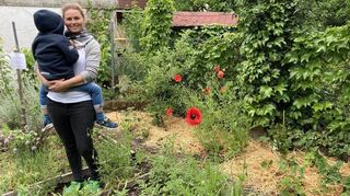Die zertifizierte Gartentherapeutin und Wildpflanzenpädagogin Birthe Lauer hat in ihrem naturnahen Garten ein kleines Paradies erschaffen.