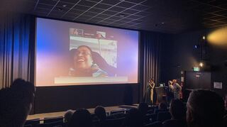 Vom Krankenbett aus zugeschaltet: Katharina Oguntoye. Die afrodeutsche Schriftstellerin, Historikerin und Aktivistin ist nach wie vor häufiger in Heidelberg. Zum Queer Festival konnte sie diesmal nicht kommen.