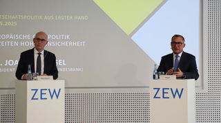 Zu Gast ist Joachim Nagel am Dienstagabend im Mannheimer Zentrum für Europäische Wirtschaftsforschung (ZEW), links ZEW-Präsident Achim Wambach.