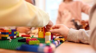 Die Personalsituation in den Mannheimer Kitas und Kinderhäusern bleibt weiter angespannt. Auch wenn die Betreuungszeiten im kommenden Kita-Jahr wieder um eine Stunde ausgeweitet werden können.