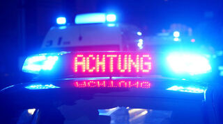 In der Nähe von Schulen sind Kinder besonders von Autos gefährdet. Die Polizei bittet Autofahrer deshalb um Rücksicht.