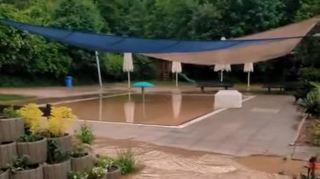 Schriesheim, 28. Mai 2025: Das Waldschwimmbad ist nach einem heftigen Starkregen überflutet.