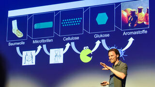 Biotechnologe Moritz Bross siegte beim BASF Science Slam – dank frischer Ideen für alte Socken.