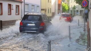 Die Kettelerstraße am Mittwochabend – Wasser ohne Ende.
