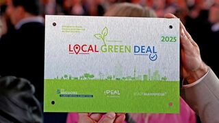 Mit solchen Plaketten sind vor Kurzem 39 Mannheimer Unternehmen ausgezeichnet worden, die sich besonders für Nachhaltigkeit einsetzen.