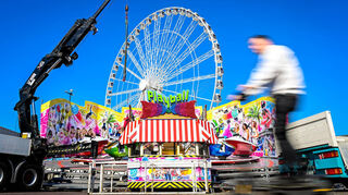 Das rund 70 Meter hohe Riesenrad, das schon längst in Mannheim stehen sollte, war zuletzt auf dem Volksfest Osterwiese in Bremen im Einsatz.