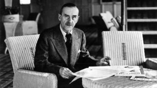 Im kalifornischen Pacific Palisades lebten Thomas Mann, aufgenommen 1947, und seine Familie während des amerikanischen Exils stilvoll und standesgemäß.