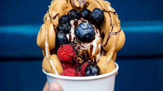 Auf dem Street Food Festival in Mannheim serviert Bubble Waffel das Kultdessert in verschiedenen Varianten.