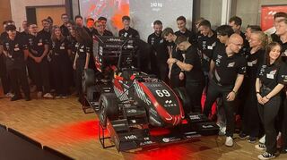 Beim Rollout des Team Cure der DHBW Mannheim hat Monicar das Licht der Welt erblickt. Sie soll sich nun bei der Formula Student beweisen.