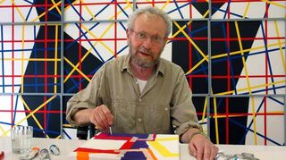 Künstler mit charakteristischem Werk: Bernhard Sandfort (1936-2020) in seinem Atelier.